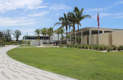 Siesta Key House | Harbor Towers 3rd Fl 1 Bedroom Pool View