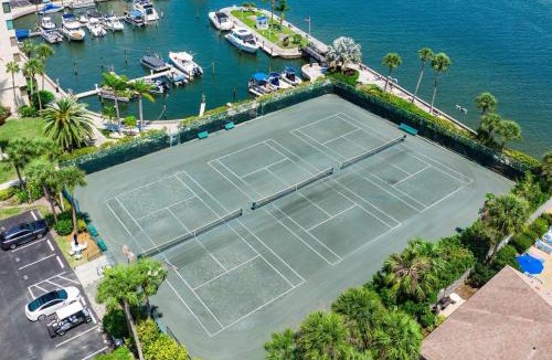 Siesta Key House | Harbor Towers 3rd Fl 1 Bedroom Pool View