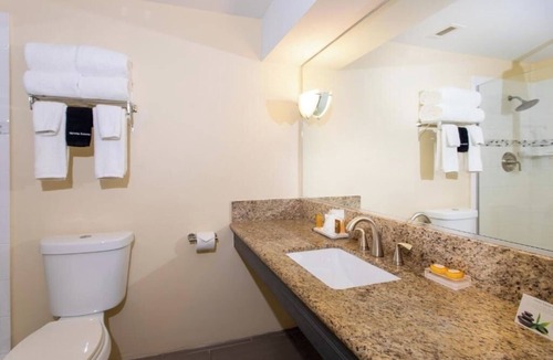 Estate East Street Hotel | Harbor View 4-Room Stay | 8 Queen Beds | Perfect for Groups or Family Gatherings