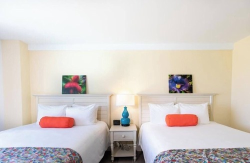 Estate East Street Hotel | Harbor View 4-Room Stay | 8 Queen Beds | Perfect for Groups or Family Gatherings