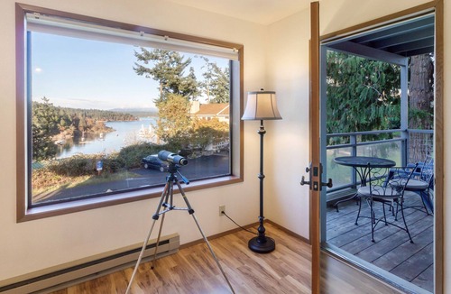 Friday Harbor Condo | Harbor View Condo in Downtown! (Marina Lookout)