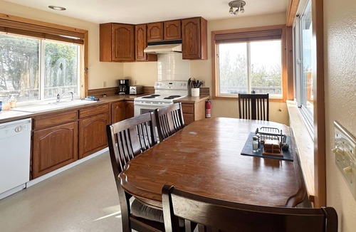 Gold Beach Cottage | Harbor View Cottage + Studio - Gold Beach, Oregon