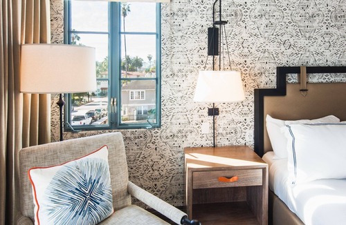 Santa Barbara Beach Hotel | Harbor View Inn
