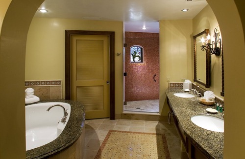 Santa Barbara Beach Hotel | Harbor View Inn