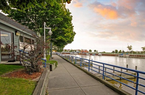 Sheboygan Hotel | Harbor Winds Hotel