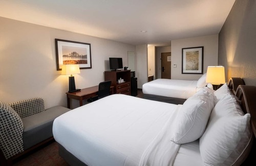 Sheboygan Hotel | Harbor Winds Hotel