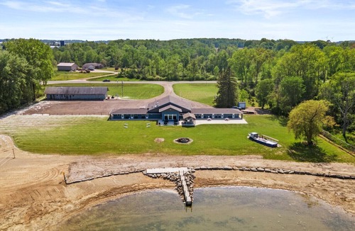 Harbor Beach House | HarborBeach Haven & Event Lodge! 300` of Lakefront