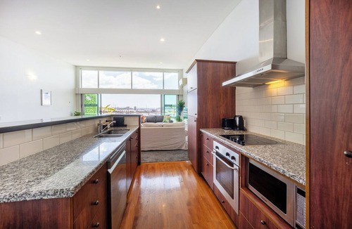Auckland Central Business District Apartment | Harborfront Penthouse | Free Parking | Chill Vibes