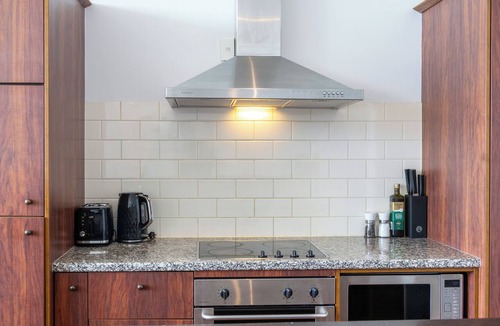 Auckland Central Business District Apartment | Harborfront Penthouse | Free Parking | Chill Vibes
