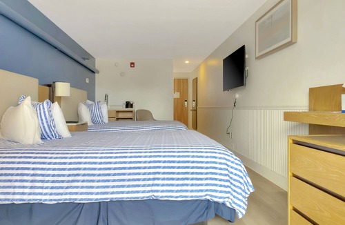 Rockland Hotel | Harborline Hotel
