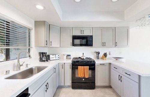Channel Islands House | Harborside home in Oxnard with short walk to beach - bring your boat