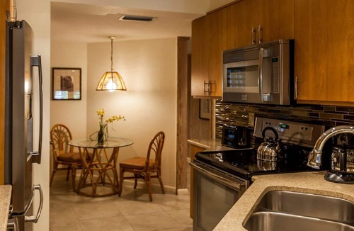 Historic Seaport Resort | Harborview 5th floor 2BR, 2Bath, full kitchen penthouse suite