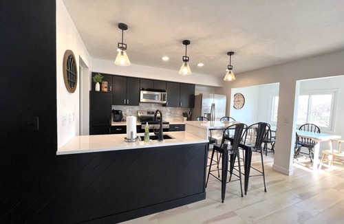 Huron Condo | Harborview on the water-sleeps 24 w/8 King Suites!