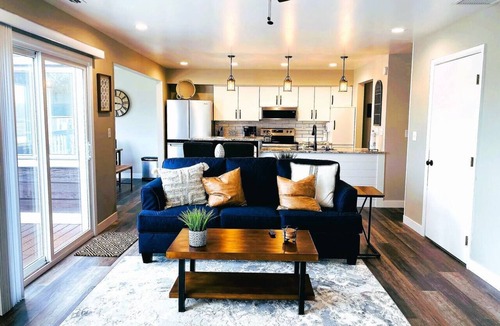 Huron Condo | Harborview on the water-sleeps 24 w/8 King Suites!