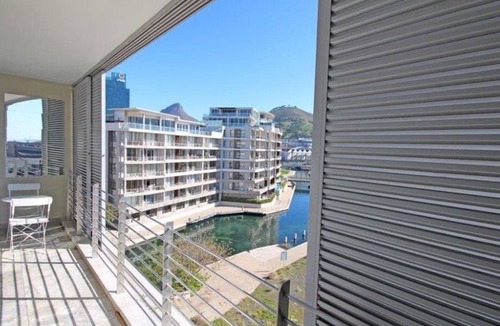 Victoria and Alfred Waterfront Apartment | "Harbour Bridge 214" by Interhome