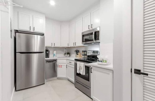 Harbor Beach Apartment | Harbour Beach King Bed Retreat