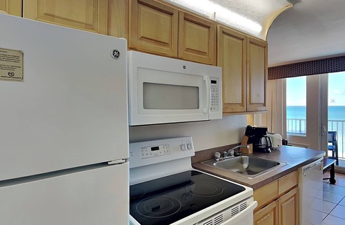 Lenox Park Condo | Harbour Beach Resort 605 | Amenities + Ocean Views