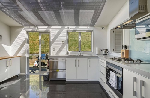 Lyttelton House | Harbour Crest Retreat - Lyttelton Holiday Home