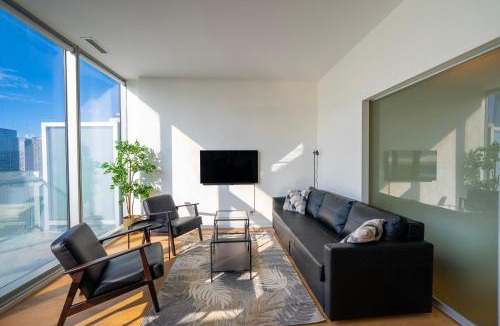 Toronto Entertainment District Apartment | Harbour Downtown