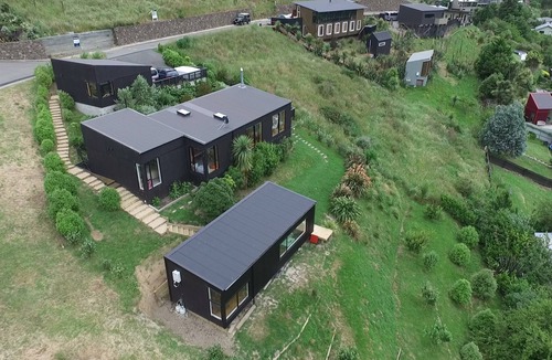Lyttelton House | Harbour Escape - tiny home in Lyttelton with Port Views