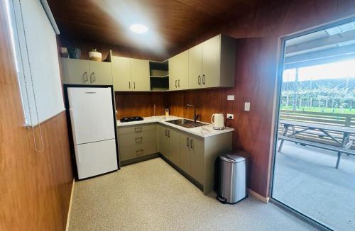 Athenree Hotel | Harbour Heights Cabins