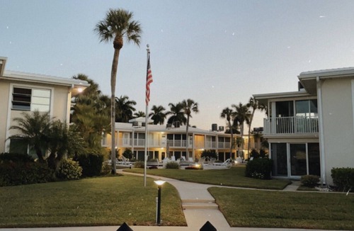 Moorings Condo | Harbour Lights Bayfront Condo. 5 minute walk to the Moorings beaches and shops.