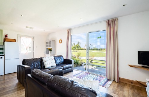 Saint Endellion Cottage | HARBOUR LODGE, pet friendly, with a garden in Port Isaac