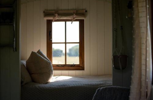 Emsworth House | Harbour Ranch Hut - Rustic Countryside Escape