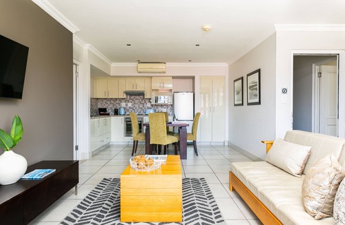 Hermanus City-Centre Hotel | Harbour Square Hotel