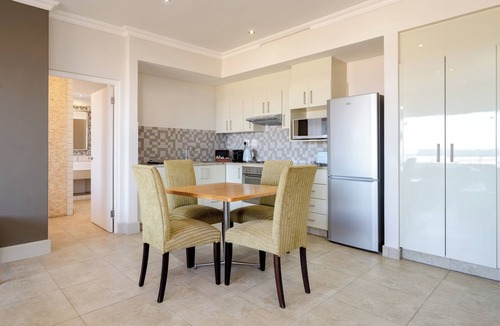Hermanus City-Centre Hotel | Harbour Square Hotel