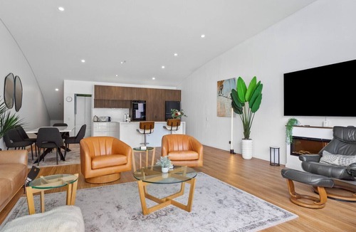 Auckland Central Business District Apartment | Harbour View 3-Bedroom on Iconic Princes Wharf