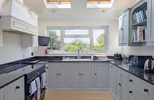 Emsworth Cottage | Harbour View - Coming Soon - a town house that sleeps 8 guests in 4 bedrooms
