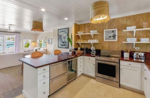 Dunmore Town Cottage | Harbour View 'LOW TIDE' Cottage – Bayside Charm with Spectacular Sunsets