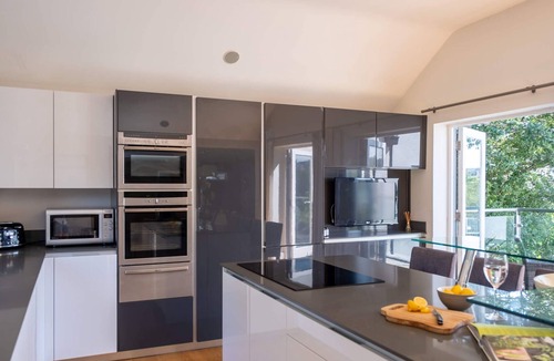 Boldre Cottage | Harbour View - sleeps 8 guests in 4 bedrooms