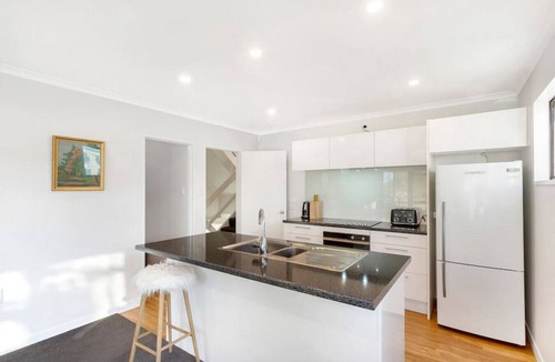 Dunedin House | Harbour Views- Gateway to the peninsula