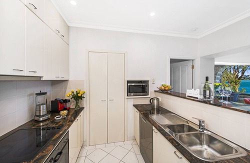 Cremorne Point Apartment | Harbourfront/Opera House and Harbour Views/Cremorne Point/Ferry