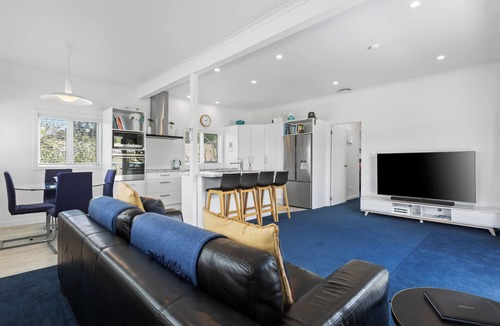 Coromandel House | Harbourside Cottage ~ Luxury Accommodation