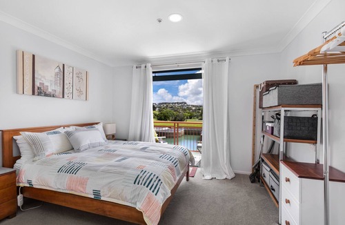 Gulf Harbour Cottage | Harbourside Haven - Whangaparāoa Studio Apartment
