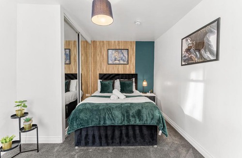 Bristol Floating Harbour Apartment | Harbourside Penthouse Apartments Sleep 16