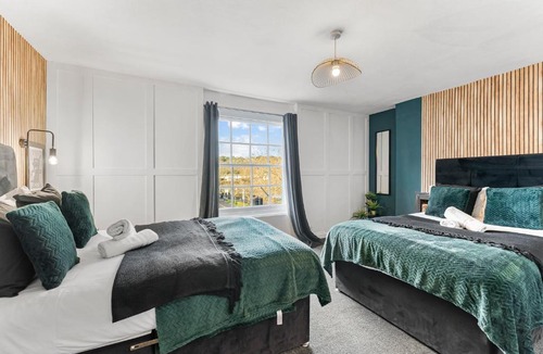 Bristol Floating Harbour Apartment | Harbourside Penthouse Apartments Sleep 16