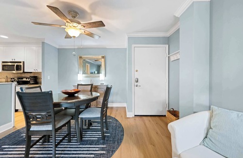 Harbour Town Condo | Harbourtown Gem