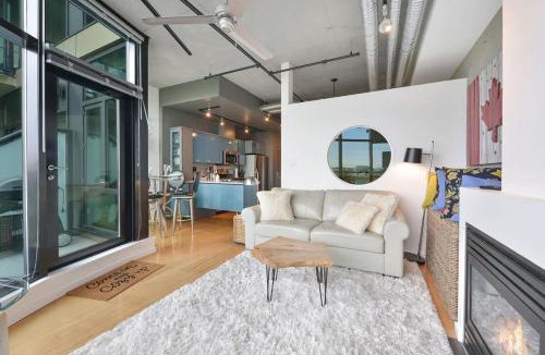 James Bay House | Harbourview Executive Condo by EMR Vacation Rentals
