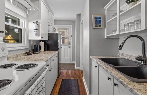 Downtown St. John's Apartment | Harbourview Galley - with Patio/Air Conditioning/Steps to Downtown/1 Bedroom