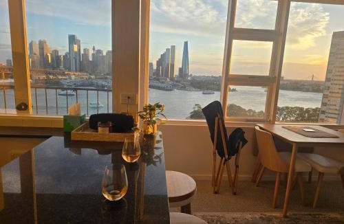 McMahons Point Apartment | Harbourview Studio with Iconic Fireworks Views
