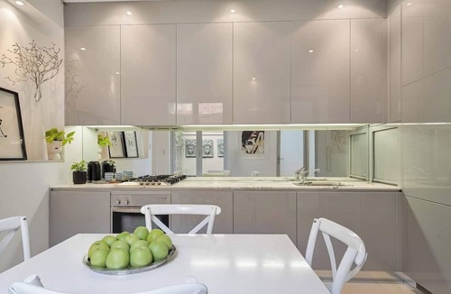 Kirribilli Apartment | 'Harbourview' - The Best Views of the Harbour Bridge & Circular Quay!