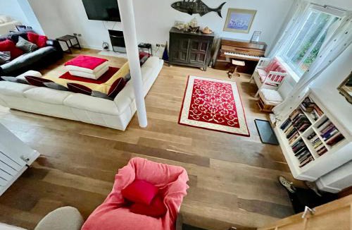 Emsworth House | Harbourways Emsworth, Pet Friendly Coastal Retreat, Contractors & Leisure, Free Parking, Walk to Pubs