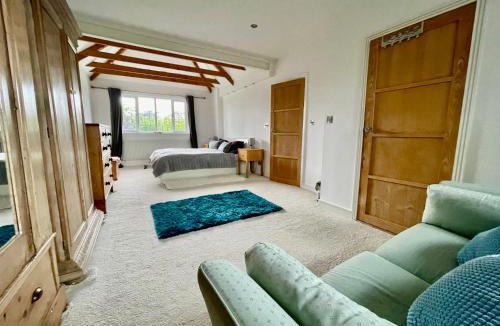 Emsworth House | Harbourways Emsworth, Pet Friendly Coastal Retreat, Contractors & Leisure, Free Parking, Walk to Pubs