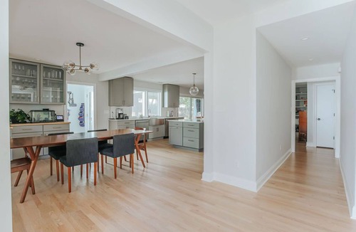 Barracks Rugby House | Hardwood Hall: Central Cville + walk/bike to UVA