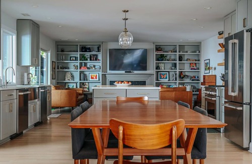 Barracks Rugby House | Hardwood Hall: Central Cville + walk/bike to UVA