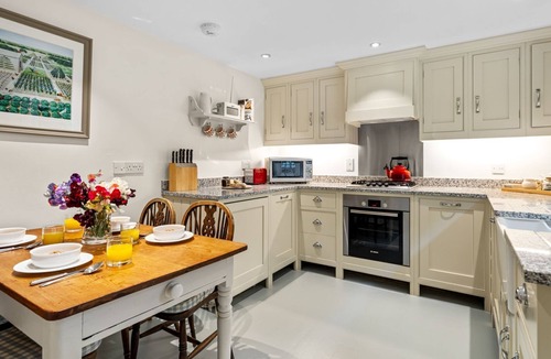 Tetbury Cottage | Hare Cottage - pet friendly near Tetbury